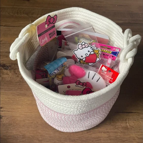 One Left! FREE SHIPPING (NWT) ULTIMATE HELLO KITTY GIFT BASKET!! - Picture 3 of 13